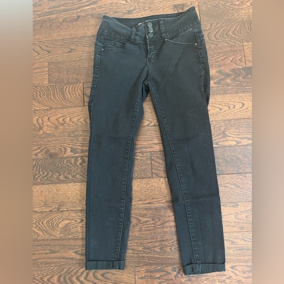 Forever 21 Los Angeles Black Cropped Jeans - Picture 5 of 9